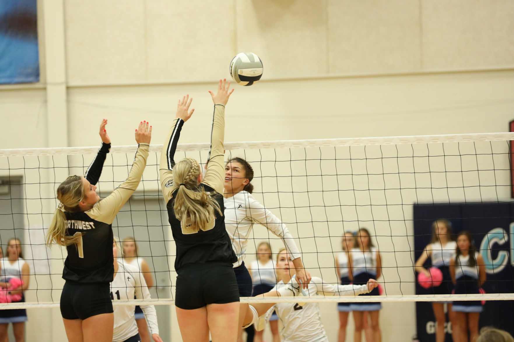 Outtakes_100419_ginwvball02_zlm.JPG